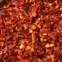 CHILLI CRUSHED MEDIUM HEAT 30-40K 15KG - Click for more info